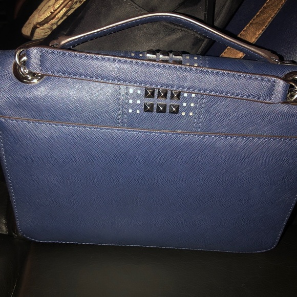 Handbags - Picture 2 of 4